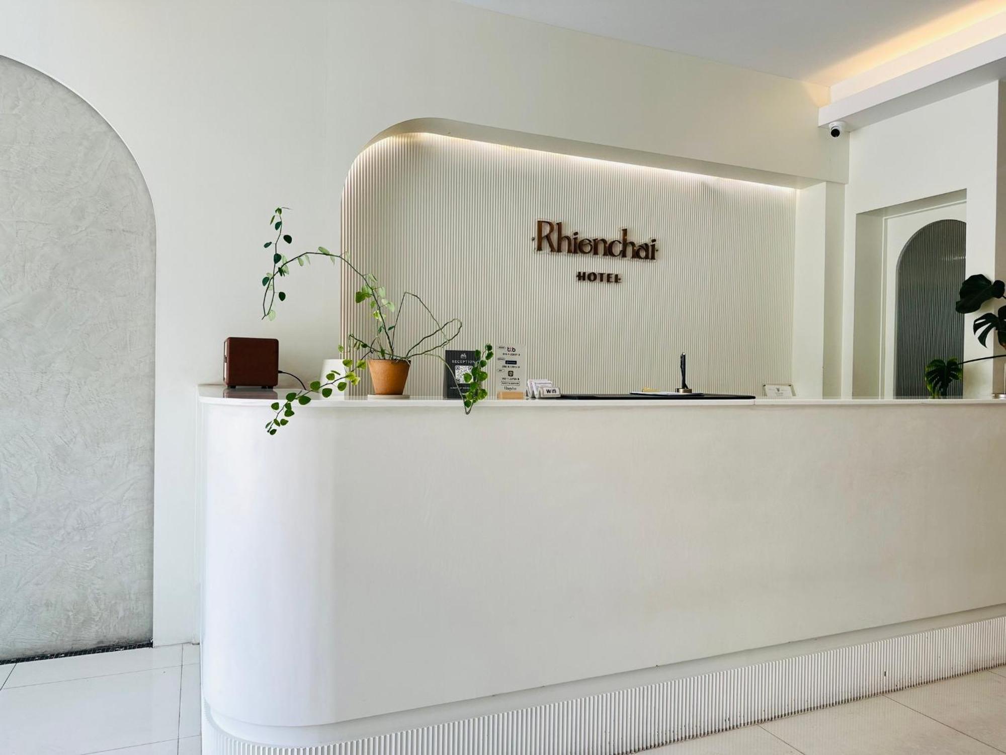 Rhienchai Place Hotel Surat Thani Exterior photo